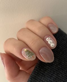 Christmas Nail 2024, Cute Short Nails Christmas, Short Asian Nails, Christmas Korean Nails, Short Nail Inspo Christmas, Korean Winter Nails, Winter Nail Design, Short Winter Nail Designs, Korean Christmas Nails