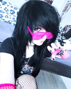 Scene Pfp Girl, Emo Pics, Scene Pfp For Discord, Scene Eye Makeup, Scene Makeup 2007, 2000s Emo Girl, Scene Fashion 2000s, Scene Girl 2000s, 2010 Emo