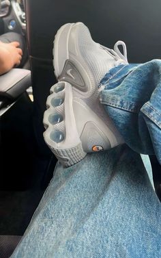 Drake Shoes, Sneakers Wallpaper, Trendy Shoes Sneakers, Nike Shoes Girls, Pretty Shoes Sneakers, Shoe Wishlist, Men Stylish Dress, Sport Shoes Women, Hype Shoes