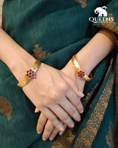 Daily Wear Bangles In Gold, Trending Gold Jewellery Designs, Antique Bangles Indian Gold, Laxmi Jewellery, Bangles Jewelry Designs Gold, Gold Bangle Watch, Simple Gold Bangle, Gold Jewelry Prom, Gold Bangles Indian