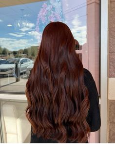 Brown Ginger Hair Color, Brown Ginger Hair, Ginger Hair Color Ideas, Wavy Aesthetic, Dark Ginger Hair, Chestnut Hair Color, Ombre Hair Blonde, Hair Color Streaks