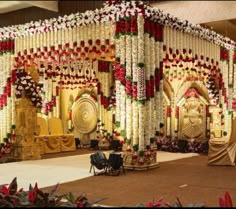 Traditional Pelli Mandapam Decoration, Telugu Mandapam Decorations, Telugu Wedding Stage Decoration, Muhurtham Mandapam Decor, Telugu Wedding Mandap Decoration, Traditional Telugu Wedding Decor, Telugu Wedding Decor, Pelli Pandiri Decorations