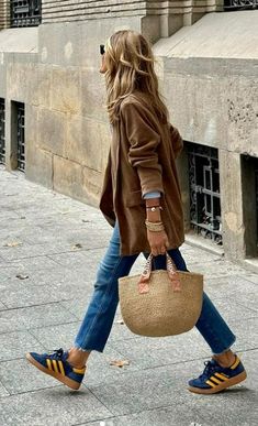 mdfhima- Maribel Dominguez February 10, Straw Tote, Casual Work Outfits, Autumn Winter Fashion, Chic Outfits, Casual Chic, Everyday Fashion