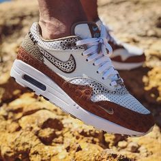 Nike Airmax 1, Snicker Shoes, Men Fashion 2020, Nike Air Max Sneakers, Sneaker Outfits, Sneaker Trend, Sneakers Nike Air Max, Custom Nike Shoes, Sneaker Lovers