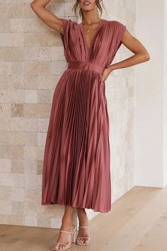 Hello Gorgeous Satin Pleated Midi Dress – ricidress Pleated Dress Casual, Pleated Maxi, Pleated Midi Dress, Casual Look, Look Chic, Pleated Dress, Look Fashion, Pleated Skirt, Summer Women