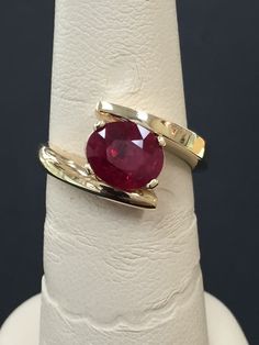 Ruby Stone Ring Design Gold, Ruby Gold Rings For Women, Oval Ruby Ring Design, Panna Ring, Pearl Ring Design, Gold Jewelry Prom, Delicate Gold Bracelet