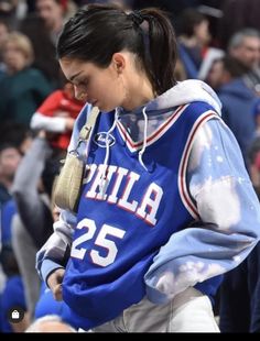 Nba Jersey Outfit, Baseball Jersey Outfit Women, Basketball Girls Outfits, Basketball Game Outfit Women, Basketball Jersey Outfit, Basketball Outfit, Baseball Jersey Outfit, Basketball Game Outfit, Jersey Fits