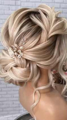 Mother Of Groom Makeup Ideas, Bridal Hairdos, Modern Bridal Hairstyles, Frosted Tips, Bridal Hair Tutorial, Wedding Makeover, Updo Ideas, Bridal Updos