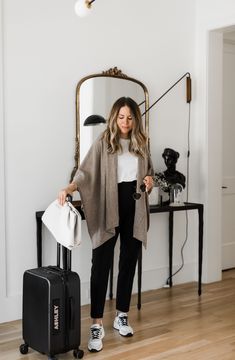 Jet Setter Style Outfit, Jet Setter Aesthetic, Travel Ideas Packing, Packing Advice, Airport Fits, Packing Ideas, Brand Ideas, Dallas Fashion, Coachella Fashion