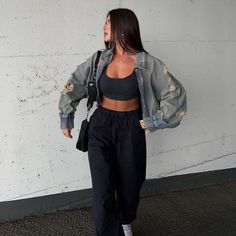 Zara Parachute Pants Nwt Size Medium Black Bloggers Favorite Outerwear Details, Black Bloggers, Short Design, Distressed Denim Jacket, Denim Short, M Pants, Cropped Denim, Short Jacket