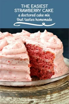 strawberry cake recipe with icing from Call Me PMc Fluffy Strawberry Cake, Strawberry Cake Mix Recipes, Easy Strawberry Cake, Strawberry Cake Easy, Pan Sin Gluten, Strawberry Cake Mix, Creamy Recipes, Strawberry Cake Recipes