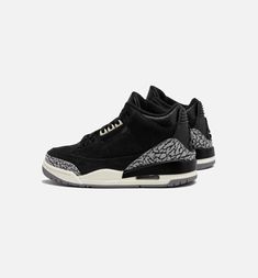 Set the gold standard with the Air Jordan 3. An all-time favorite, this fresh colorway adds to the legacy. Of course, a hangtag certifies your place on the team—and the elephant print detailing delivers a classic finish. Jordan 3 Black, Shoes Wishlist, Jordan 3s, Acid Bath, Jordan Retro 3, Black Jordans, Jordan 3 Retro, Shoe Wishlist, Shoes Jordan