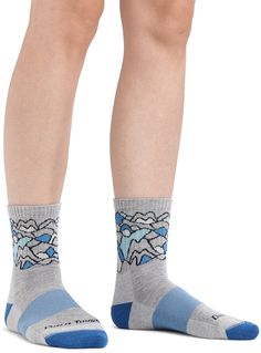 As cooling as a summit breeze  the women's Darn Tough COOLMAX Overlook Micro Crew Midweight hiking socks bring COOLMAX comfort when the hike heats up. Hiking Socks Womens, Darn Tough Socks, Tough Woman, Op Logo, Hiking Socks, Hiking Women, Rei Co-op, Hiking Shoes, Socks Women