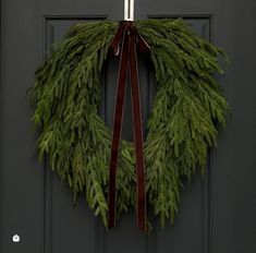 Black Red And Green Christmas Decor, Velvet Red Christmas Decor, Bow For Front Door, Townhouse Holiday Decor, Red Bow Front Door Christmas, Burgundy And Brown Christmas Decor, Velvet Christmas Wreath, Modern Christmas Door Decor, Christmas Mantle Mirror Wreath