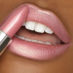 Pale Pink Lipstick, Pink Lipstick Shades, Lip Healing, Light Pink Lipstick, Shimmer Lipstick, Creme Lipstick, Makijaż Smokey Eye, Health Smoothies, Lipstick Collection