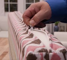 Box Cushion Covers Diy, Make A Cushion Cover, How To Sew A Cushion Cover With A Zipper, Sew Box Cushion Cover, Cushion Slipcovers Diy, Sewing A Cushion Cover, Covering Outdoor Cushions, Patchwork Seat Cover, How To Sew A Cushion Cover