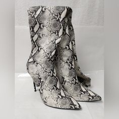 Steve Madden Snake Thigh High Boots Size 9 Chic Gray Pointed Toe Boots, Chic Gray Winter Boots, Gray Knee-high Winter Boots, Gray High Heel Winter Boots, Gray High Heel Party Boots, Gray High Heel Boots For Party, Chic Fitted Gray Boots, Gray Fitted Boots For Fall, Trendy Gray Pointed Toe Boots