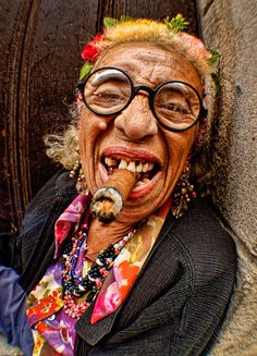 Frida Art, Old Faces, Old Woman, Funny Face, People Of The World, Smile Face, People Around The World, Cigars