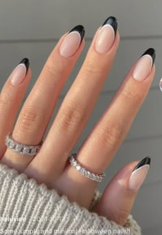 French Manicure With Black Line, White Nail Black Tip, Short Small Nails Ideas Almond, White With Black French Tip Nails, White And Black Wedding Nails, White French Tip Diamond Nails, Navy French Manicure, Black French Tip With White Line, Almond Shape Birthday Nails