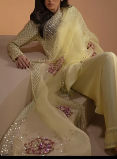 Bridal Dresses Pakistan, Be Simple, Pakistani Fancy Dresses, Pakistani Fashion Party Wear, Beautiful Pakistani Dresses, Bridal Dress Fashion, Saree Trends, Designer Party Wear Dresses