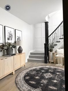 A beautiful modern farmhouse entryway featuring a machine washable rug. Living Room Ruggable, Round Entry Rug, Modern Farmhouse Entryway Ideas, Foyer Rugs Entryway, Dark Wood Rug, Round Foyer, Wood Rug, Foyer Rugs, Round Rug Living Room