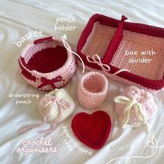 crocheted items are displayed on a bed with instructions to make them look like they have been made