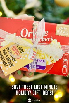 a box of popcorn gift wrapped with text overlay that reads  save these last minute holiday gift ideas! Simple Stocking Stuffers, Easy Christmas Gift Ideas, Simple Stocking, Last Minute Gift Ideas, Printable Gift Tags, Local Grocery Store, Free Printable Gift Tags, Easy Christmas Gifts, Neighbor Gifts