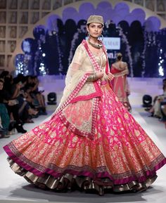 Orang India, Indian Wedding Dresses, Ritu Kumar, India Fashion Week, Gaun Fashion, Pakistani Wedding Dress, Salwar Kamiz, Indian Bridal Dress