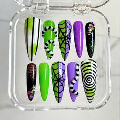 Get ready for Halloween with our personalized Beetle Juice press on nails! These trendy stick-on nails are perfect for making a spooky statement, available in short and long options. Reusable and easy to apply, they're the ideal custom fake nails for a bewitching look. 🌸Thank you for supporting my small business.🌸 You can reuse all the nails you purchased from us multiple times, if you handle them with care 📦𝐖𝐡𝐚𝐭 𝐜𝐨𝐦𝐞𝐬 𝐰𝐢𝐭𝐡 𝐲𝐨𝐮𝐫 𝐩𝐫𝐞𝐬𝐬 𝐨𝐧 𝐧𝐚𝐢𝐥 𝐤𝐢𝐭? 10 𝘯𝘢𝘪𝘭𝘴 Battle Juice Nails, Nettle Juice Nails, Small Halloween Nails, Nail Ideas Halloween Easy, Halloween Nails Tim Burton, Sandworm Nails, Beetlejuice Inspired Nails, Bettel Juice Nail, Beetle Juice Nails Acrylic