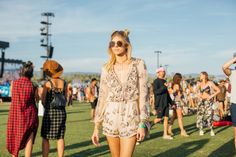 Street style Coachella 2017 © Condé Nast Internacional 2017 Coachella, Cochella Outfits Celebrities 2022, Celebs At Coachella, Devon Windsor, Conde Nast