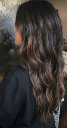 Highlights For Dark Brown Hair, Black Hair Balayage, Brown Hair Inspo, Brunette Hair With Highlights, Dark Hair With Highlights, Brunette Balayage Hair, Brown Hair Balayage, Hair Color Ideas For Brunettes, Hair Stylies