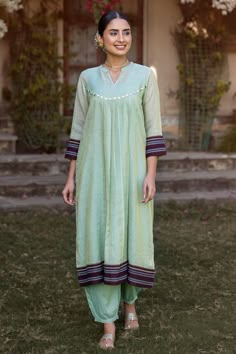 Anarkali Dress Designs Ideas, Neck Yoke Patterns, Kurti Yoke Designs, Ikat Kurti Designs, Chanderi Kurta Designs, Cotton Anarkali Kurta, Churidar Designs