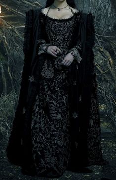 Mary Sibley Salem, Life Costume, Mary Sibley, Under Your Spell, Targaryen Aesthetic, Dr House, Momento Mori, Fantasy Dresses, Close Relationship