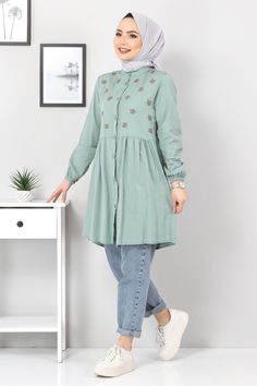 Modern Top Designs Muslims, Long Top Designs For Muslim Women, Tunik Hijab Style Casual, Muslim Fashion Dress Modern, Muslim Girls Top Design Latest, Going Outfits, Islamic Dress For Women 2021, Outfits For Summer