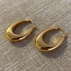 This Is A New Brass Plate 24k Gold Vintage Loop Earring Brand New! Make An Offer 1.25”X0.75” Loop Earrings Gold, Gold Daisy Earrings, Kitten Earrings, Planet Earrings, Rabbit Earrings, Minimalist Earrings Gold, Witch Earrings, Moon And Star Earrings, Brass Plate