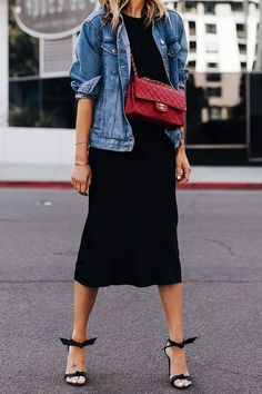 Silk Skirt Outfit, Black Silk Skirt, Denim Jacket Black, Chique Outfit, Denim Shorts Outfit, Red Chanel, Chique Outfits, Fashion Jackson, Black Denim Jacket