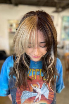 Blonde and Dark Brown Split Dye Hair with Layered Curls and Curtain Bangs Long layered hair with dark brown on one side and blonde on the other, with a few strands in the opposing color mixed in, which creates a gorgeous multi-dimensional look. Face-framing straight bangs and layered curls blend seamlessly with the overall style. // Photo Credit: Instagram @shagsalon Ginger With Platinum Highlights, Split Fringe Dye, Two Tone Brown And Blonde Hair, Split Dye Hair Side Part, Two Tone Bangs Fringes, Brown Hair With Blonde Curtain Bangs, Split Dyed Hair Curtain Bangs, Dark Brown Split Dye Hair, Block Dyed Hair Blonde