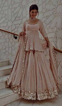 Desi Dress, Desi Wedding Dresses, Traditional Indian Dress, Pakistani Fancy Dresses, Indian Dresses Traditional, Desi Clothes, Traditional Indian Outfits, Simple Pakistani Dresses, Indian Bridal Outfits