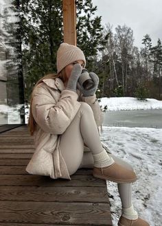 Preppy Winter Outfits Cold Weather, Vanilla Girl Winter, Norwegian Winter, Snow Outfits For Women, Winter Core, Outfits Beige, Ugg Outfits, Ski Fit, Outfit Ugg