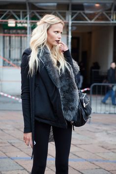 Carrie Bradshaw, Fur Vest, Street Styles, Black Outfit, Wearing Black