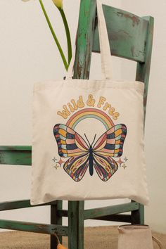 Retro Butterfly Tote Bag, Wild & Free Bunch Needle, Tote Bag Art Design, Canvas Tote Bag Design, Diy Totes, Tod Bag, Summer Totes, Diy Tote Bag Design, Painted Canvas Bags, Butterfly Tote Bag