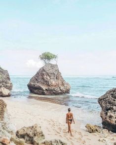 BINGIN BEACH IN ULUWATU – BALI Bingin Beach, Beach Pictures Friends, Ocean Kids, Family Beach Pictures, Beach Pictures Poses, Dream Travel Destinations, Tumblr Photography