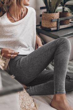 Casual Lounge Wear, Bolesti Chrbta, Elastic Waist Leggings, Ribbed Leggings, Cotton Leggings, Stretch Leggings, Grey Leggings, Looks Style, Mode Inspiration