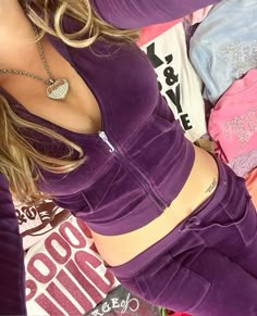 ig: samanthamoweryxx #juicycouture #mcbling #y2k Lazy School Outfit, Juicy Couture Clothes, 2000s Outfit, Juicy Couture Tracksuit, Mcbling Y2k, 2000s Clothes