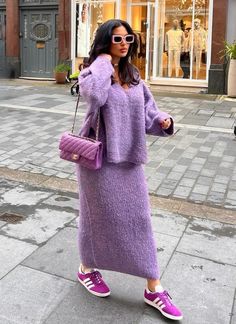 Packing List For London, Outfits For Exploring, London Spring Outfit, Mohair Knit Sweater, City Adventure, Ultimate Packing List, Pack Like A Pro, London Kensington, Bar Hopping