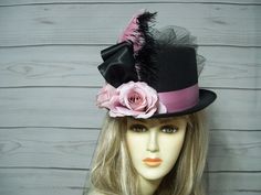 Black costume style hard felt black top hat with black and mauve pink ostrich feathers with mauve pink roses and black tulle bustle and train. This hat is 22.5" for the inside circumference. PLEASE MEASURE YOU HEAD TO MAKE SURE THIS HAT WILL FIT YOU. I do not take returns and all sales are final. I include a peel and stick hat sizer incase you need it to make the hat smaller. I cannot make the inside larger. Please keep that in mind. This top hat would be perfect for any outfit from Halloween, Kentucky Derby, Wedding anywhere you need a fancy top hat. Roses are from AESilkFlorals here on etsy if you would like to check her shop out. She has beautiful florals. All sales are final! Please keep that in mind when purchasing. Check out my other hats and fascinators.  https://www.etsy.com/shop/M Tulle Bustle, Pink Ostrich Feathers, Black And Mauve, Kentucky Derby Wedding, Derby Wedding, Fancy Top, Black Top Hat, Festival Hat, Black Costume