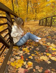 #fall #fallphotos #photoshoot Fall Photoshoot Single, Fall Instagram Pictures Aesthetic, Unique Fall Photoshoot Ideas, Fall Photoshoot Poses, Autumn Poses, Aesthetic Fall Pictures, Fall Photo Shoot Ideas, Fall Pic Ideas, Fall Poses