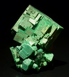 Proustite Crystal, Green Minerals Rocks, Minerals Crystals Stones, Mystical Silver Mineral Crystal, Green Fluorite, Pretty Rocks, Green Copper, Beautiful Rocks, Mineral Stone