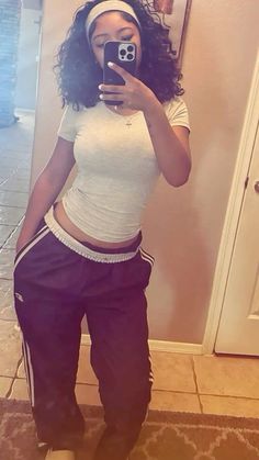 Easy Fit Ideas, Comfy Fits Black Women, Winter First Date Outfit, Lazy Cute Outfits, Cali Outfits, Winter Date Outfit Ideas, Court Clothes, Winter Date Outfit, First Date Outfit Ideas