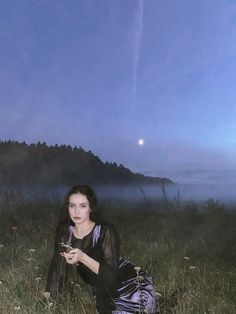 witch photo,season of the witch,aesthetic,photo idea,inspiration,foggy weather,moon Witchy Outfits Halloween, Ethereal Grunge Aesthetic, 90s Grunge Witch Aesthetic, Witchy Core Aesthetic, Lake Witch Aesthetic, Coven Aesthetic Outfit, Witch Summer Aesthetic, Witch Aesthetic Light, Witchy Summer Aesthetic